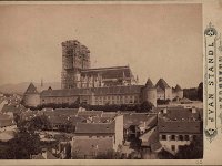 Katedrala u gradnji 1895. godine. U prvom planu vide se i kuće s južne strane ispod Katedrale i Kaptola (Foto Ivan Standl)